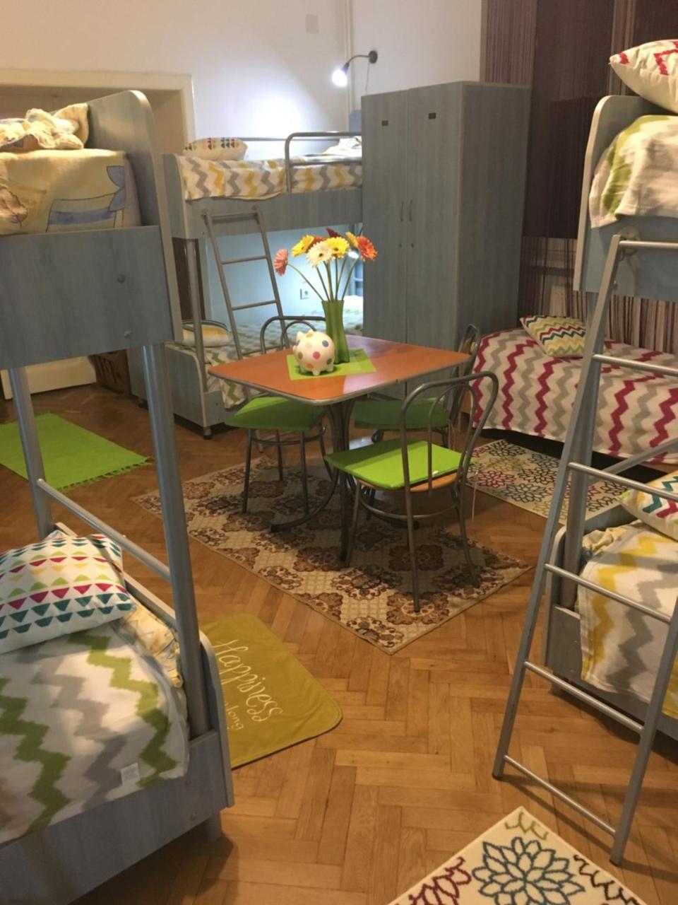 Rolling Stone Hostel Brasov Bagian luar foto
