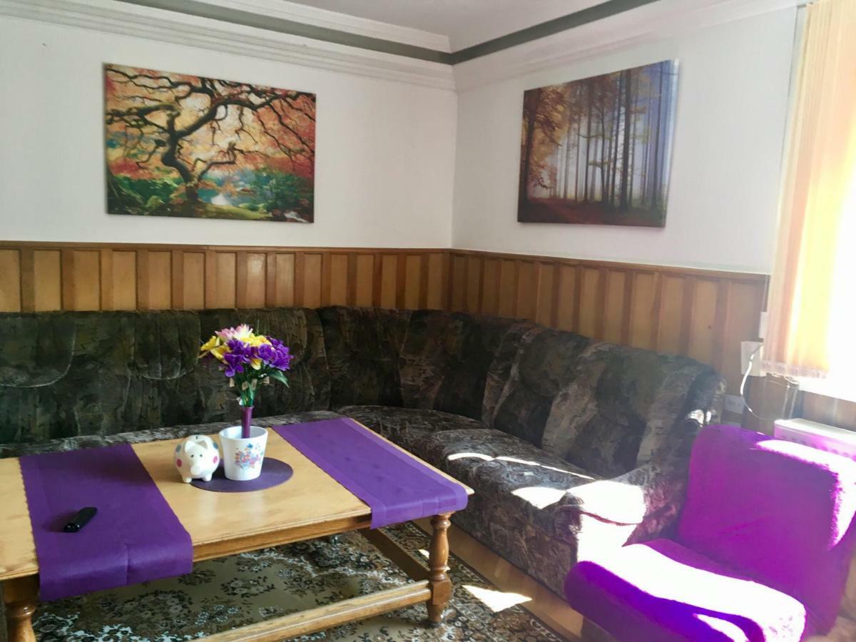 Rolling Stone Hostel Brasov Bagian luar foto