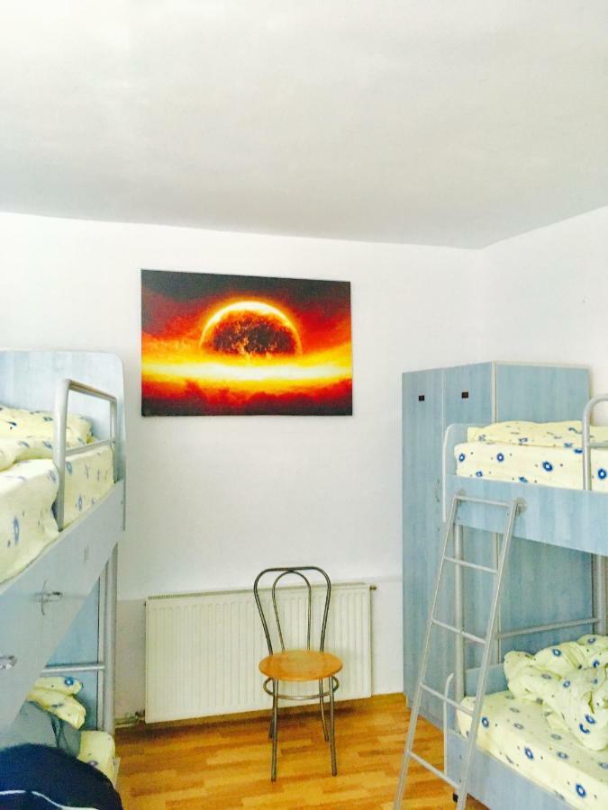 Rolling Stone Hostel Brasov Bagian luar foto