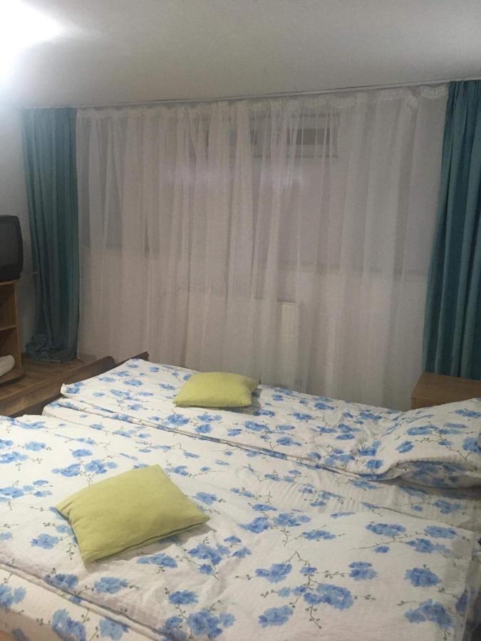 Rolling Stone Hostel Brasov Bagian luar foto